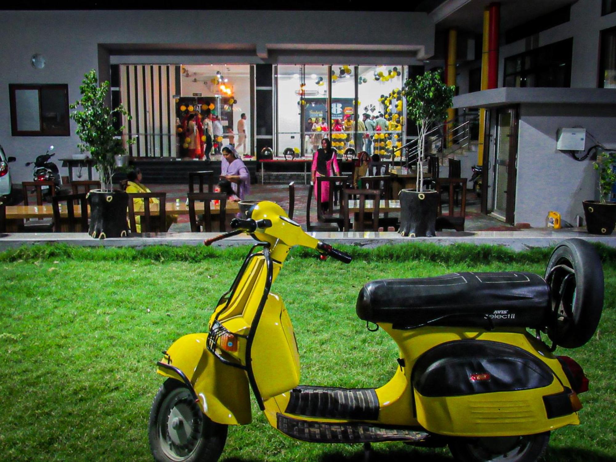 Sangam Hotel Chirawa Exterior foto